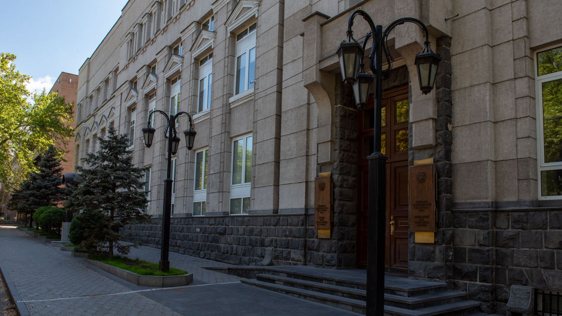 Центральный банк Армении объявил новые обменные курсы и цены на драгоценные металлы