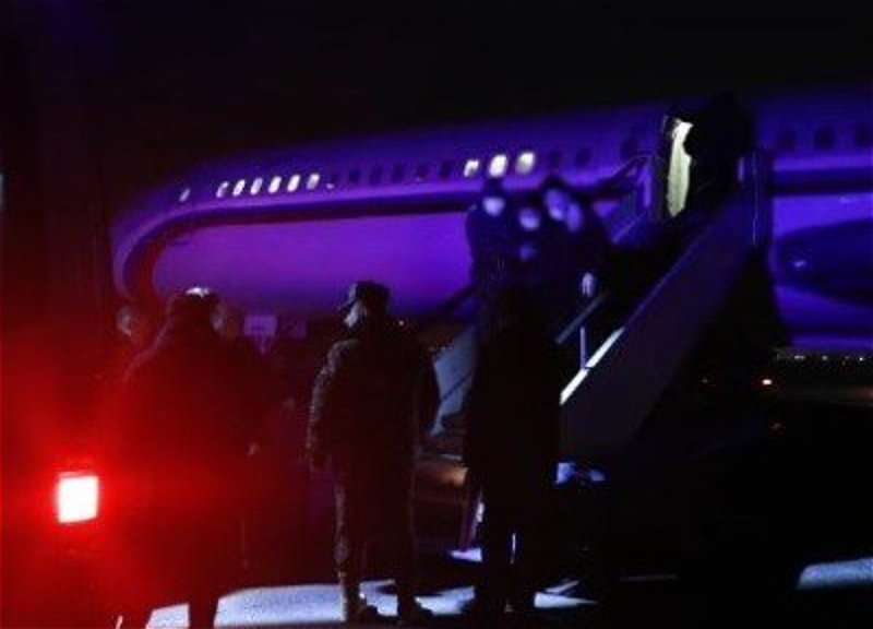 Самолет генерала Мурадова с армянскими военнопленными приземлился в Ереване
