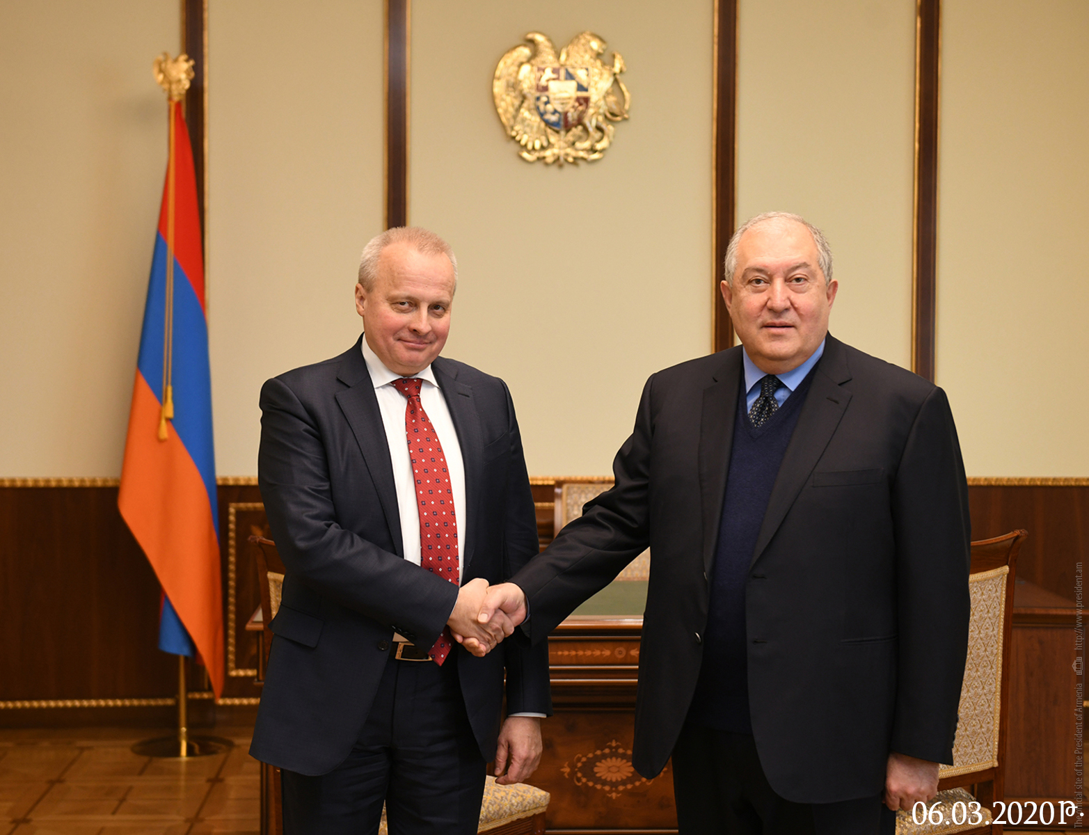 Президент Армении поздравил посла России с Днем России