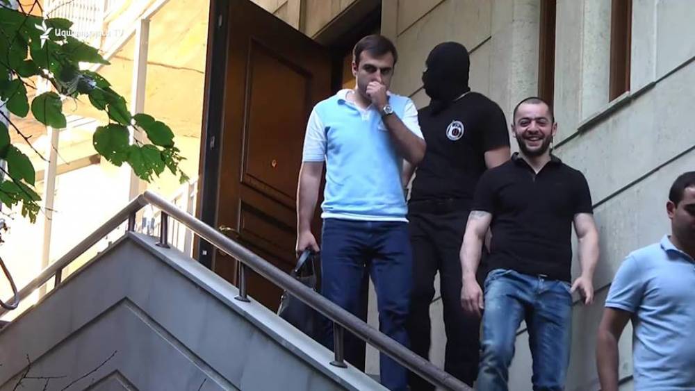 Правоохранители взялись за братьев и племянников экс-президента Армении: что происходит?