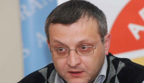 Армянский политолог арестован по обвинению в хищении в особо крупном размере