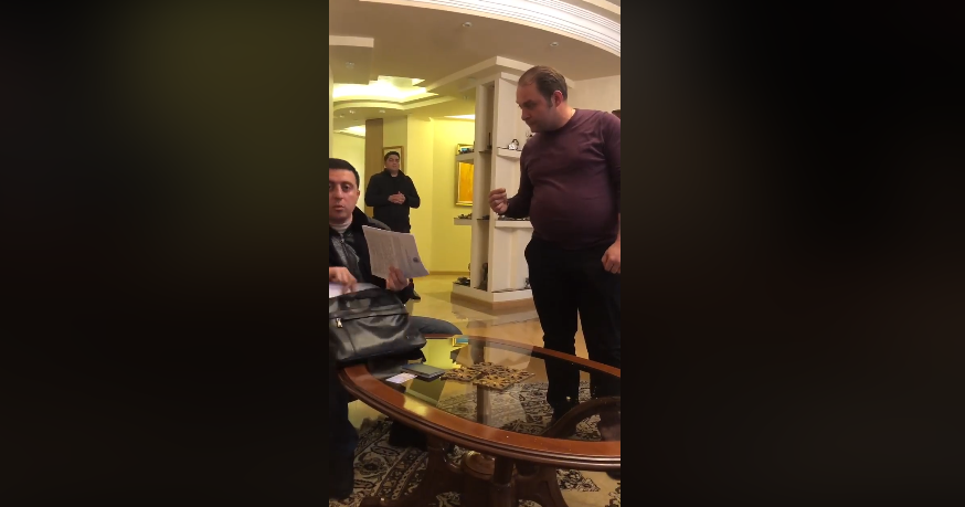 Адвокат опубликовал видео обыска в доме главы Конституционного суда Армении