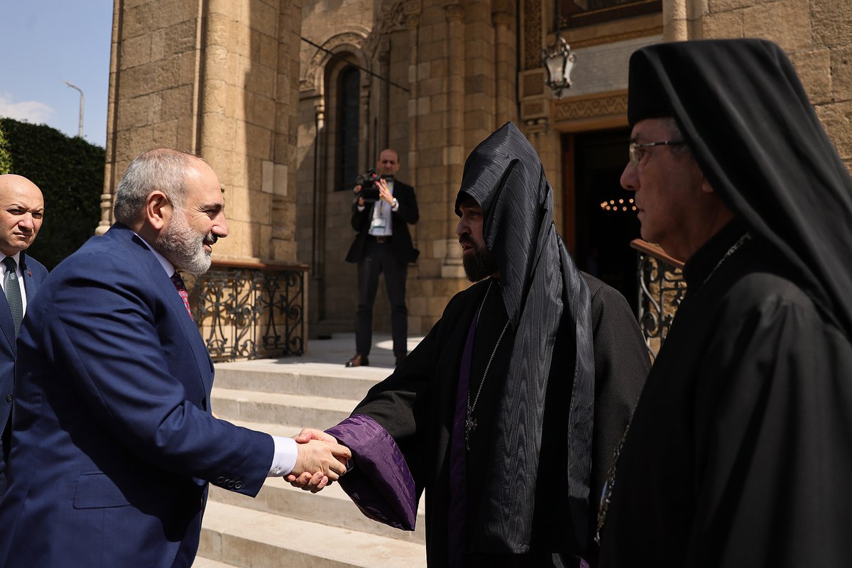 Премьер-министр РА посетил церковь Святого Григория Просветителя в Каире