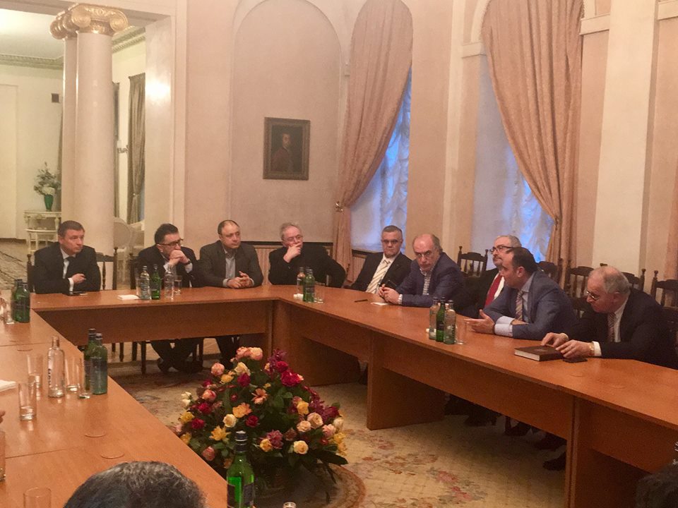 Посол Армении в России встретился с представителями 