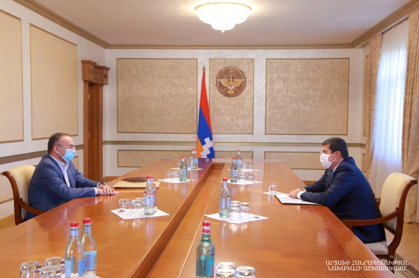 Араик Арутюнян принял экс-министра обороны Арцаха и Армении Сейрана Оганяна
