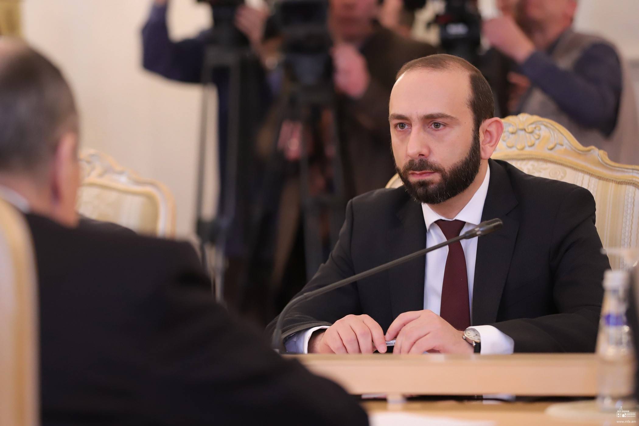 Мирзоян и Лавров обсудили документ, который будет регулировать отношения Еревана и Баку
