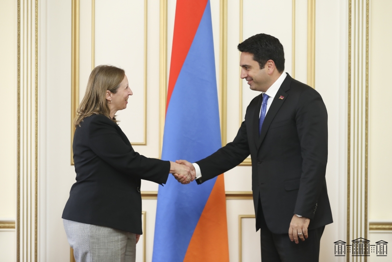 Ален Симонян и Линн Трейси обсудили вопрос немедленного возвращения армянских пленных