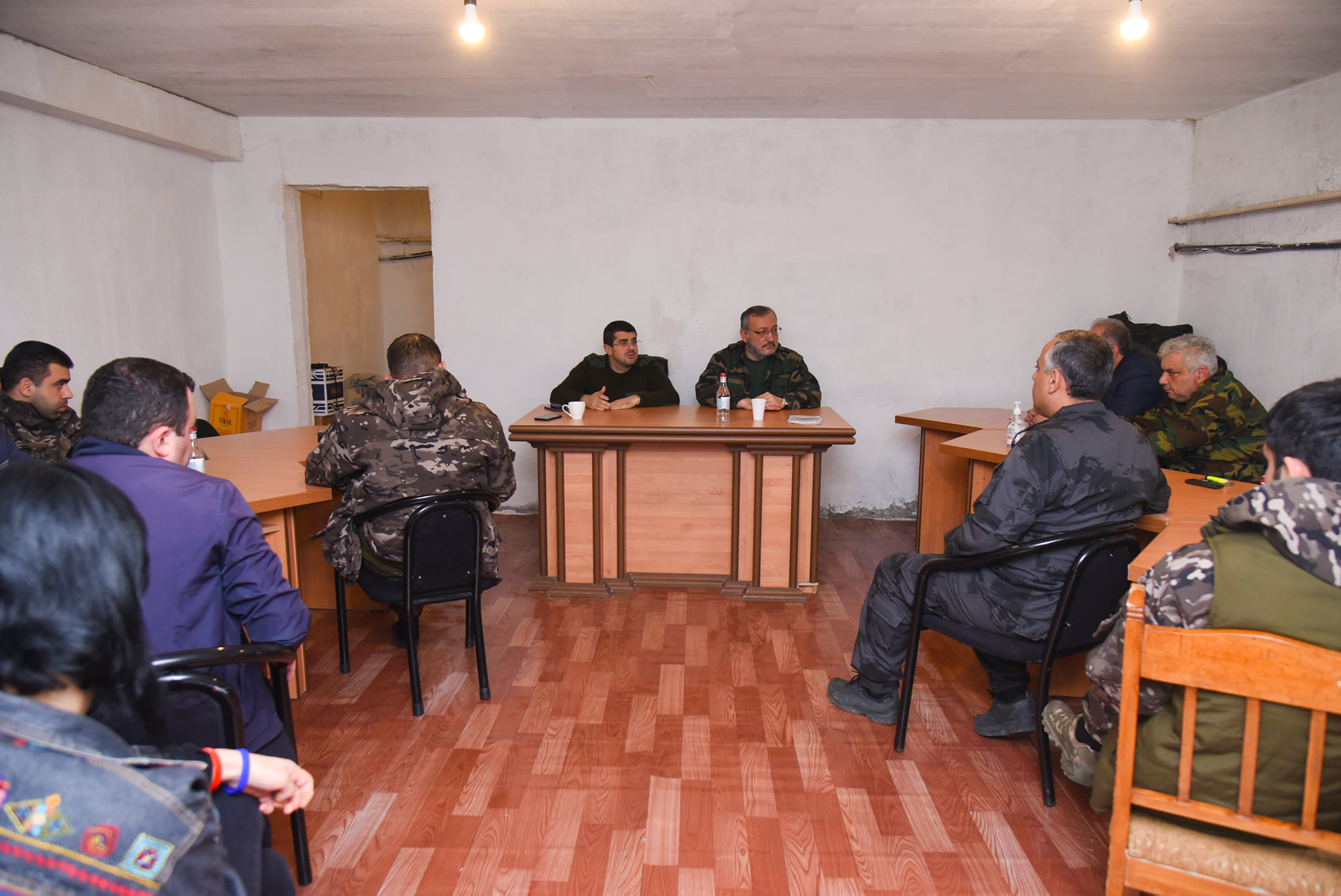 Араик Арутюнян провел встречу с фракциями Национального собрания Арцаха