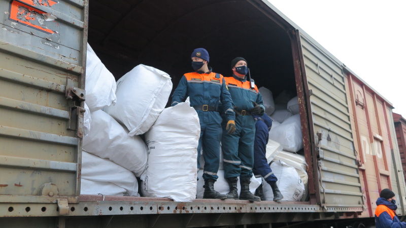 По железной дороге в Карабах прибыло более 80 тонн гумпомощи - МЧС России