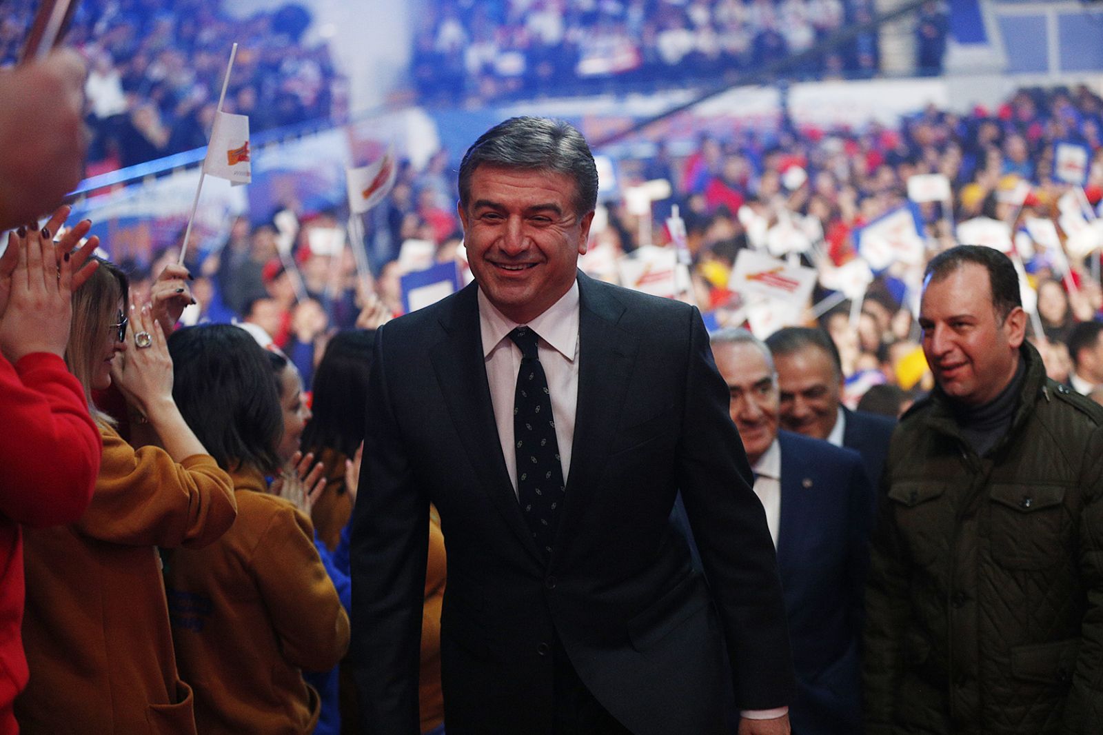 Пресса: премьер-министр Армении идет «ва-банк» и бросает вызов партии власти