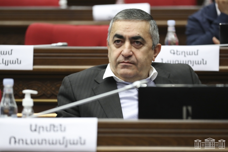 Рустамян: Запад потребовал от Еревана однозначного присоединения к антироссийскому лагерю