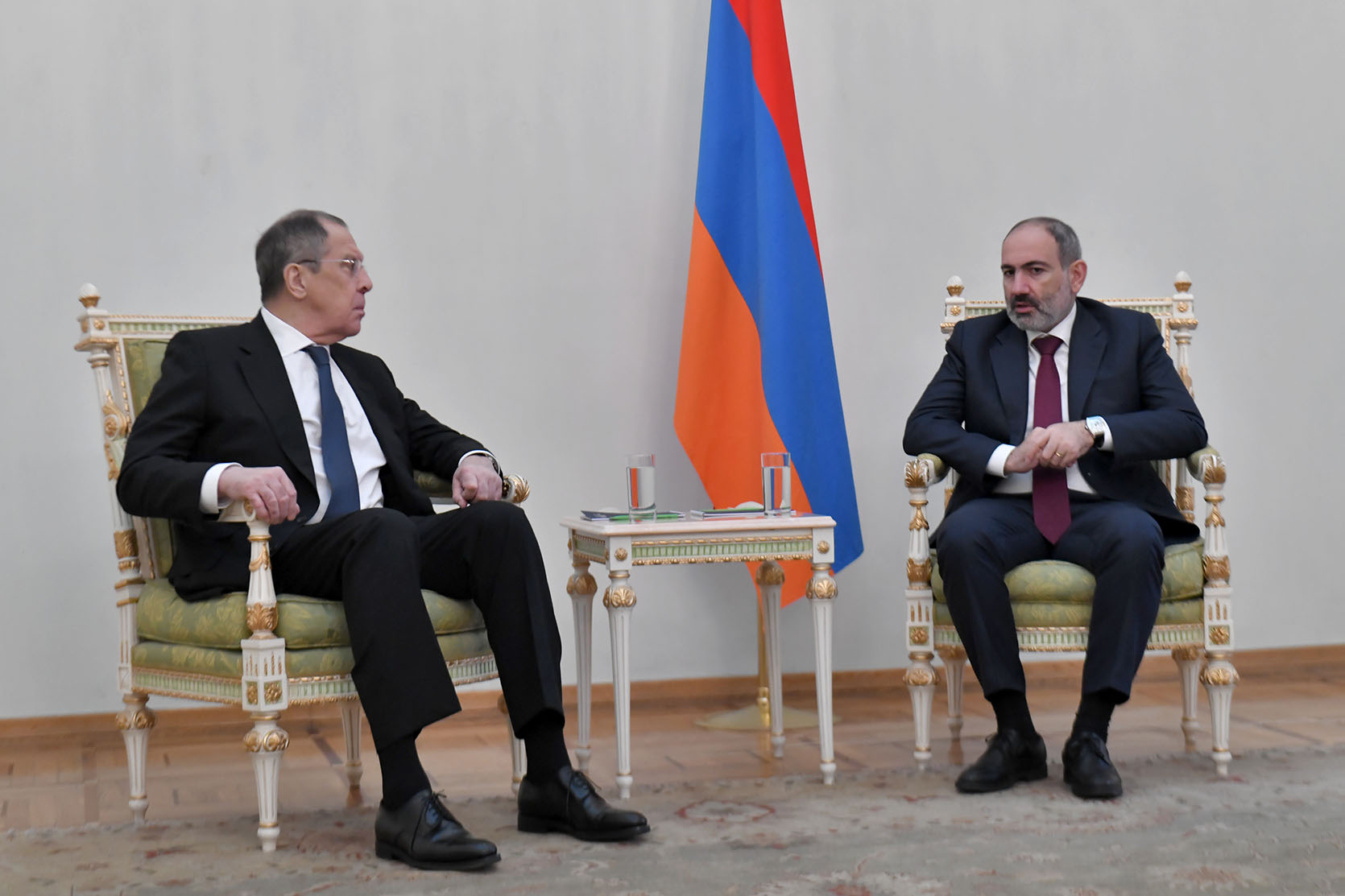 Лавров: Россия привержена необходимости решать вопрос беженцев в Нагорном Карабахе