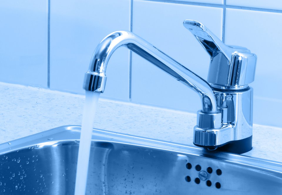 Летние отключения воды пересмотрят: власти пообещали сократить часы ограничений