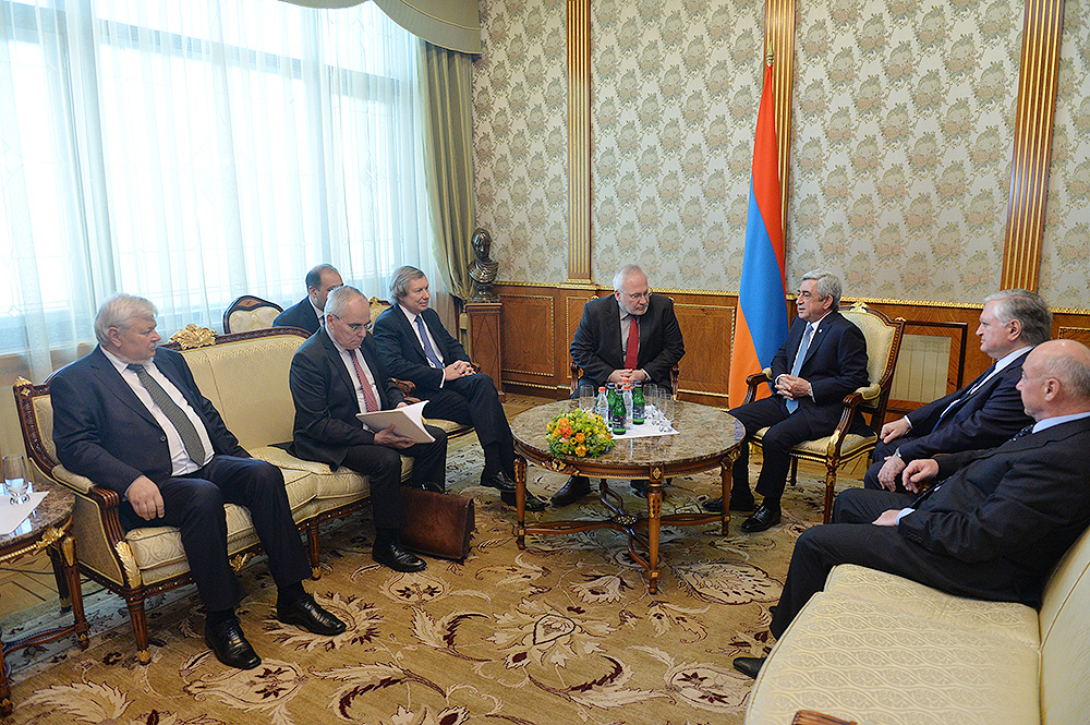 Президент Армении обсудил с посредниками карабахское урегулирование
