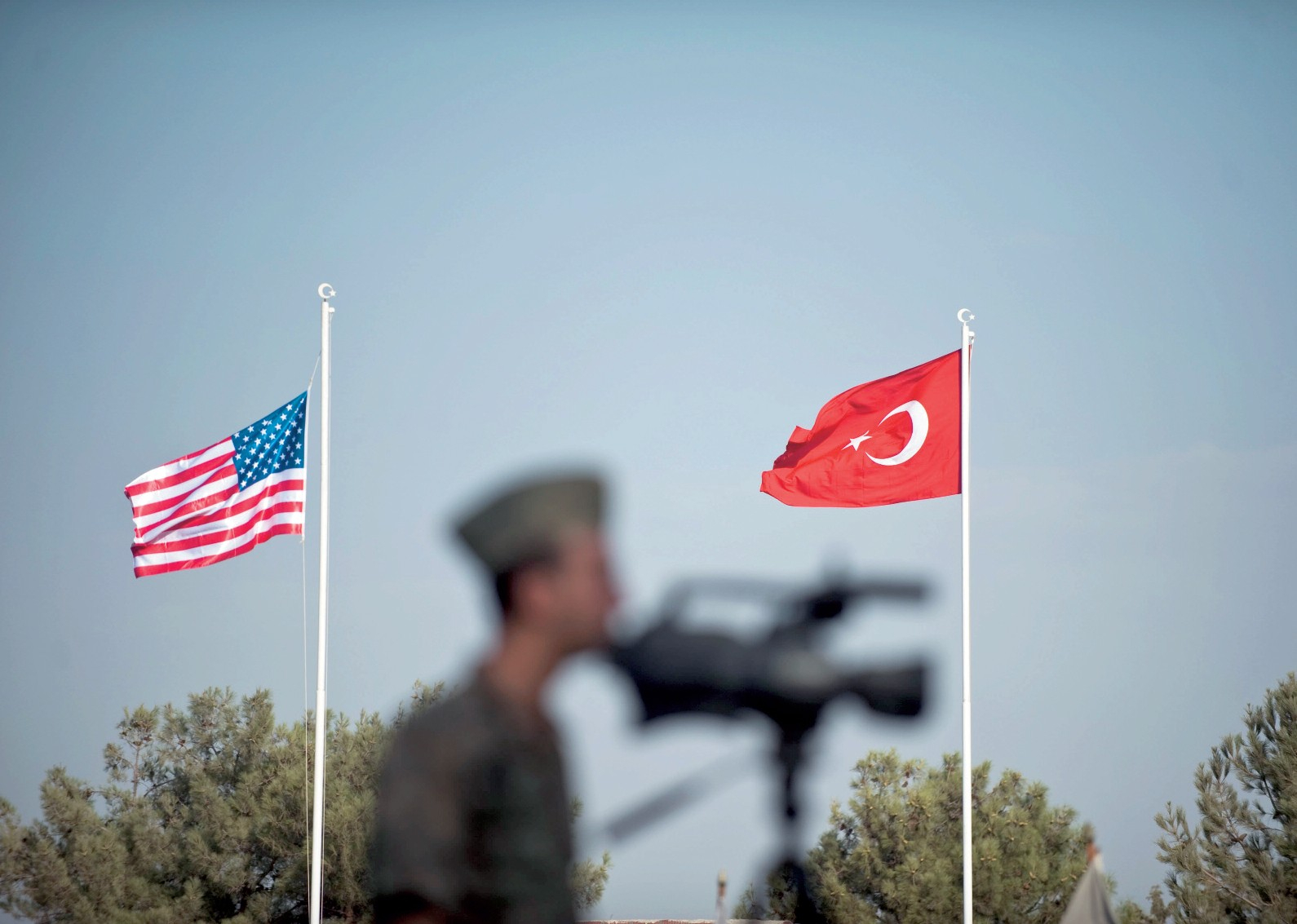 Кнут и пряник: Министры обороны США и Турции обсудили военное сотрудничество