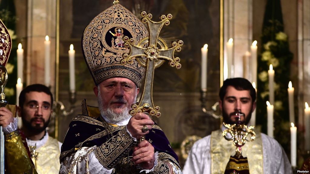 Пресса: Представлен судебный иск против Армянской церкви - назревает крупный скандал