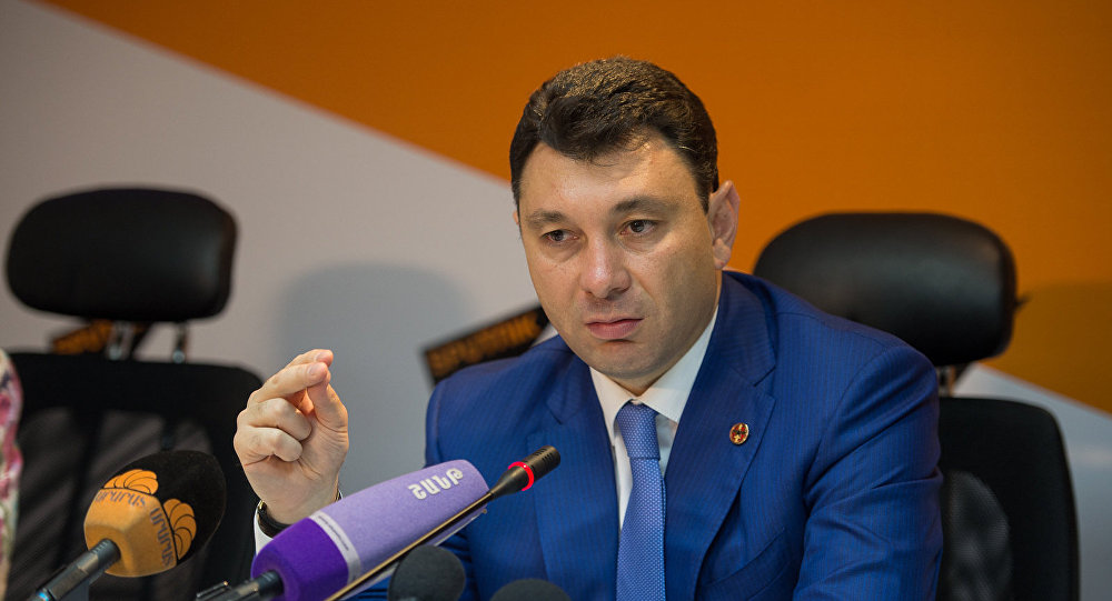 В Армении не собираются закреплять официальный статус для русского языка - Шармазанов