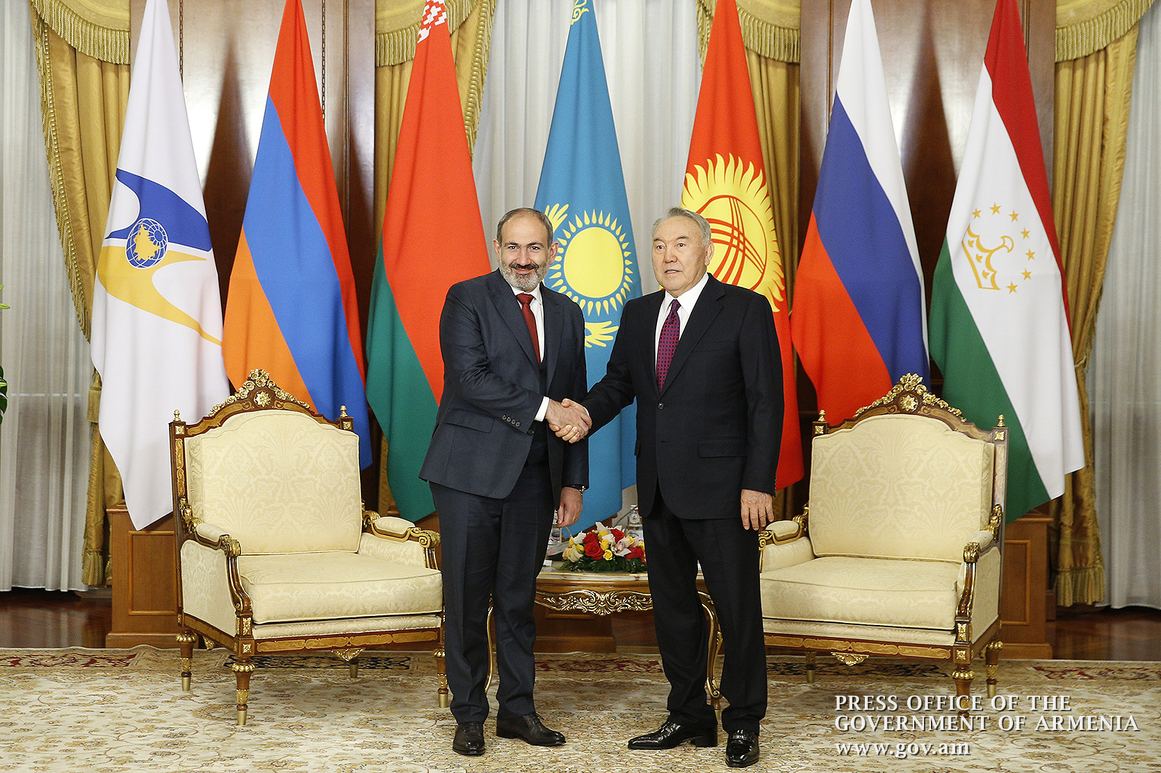Никол Пашинян направил поздравительное послание Нурсултану Назарбаеву
