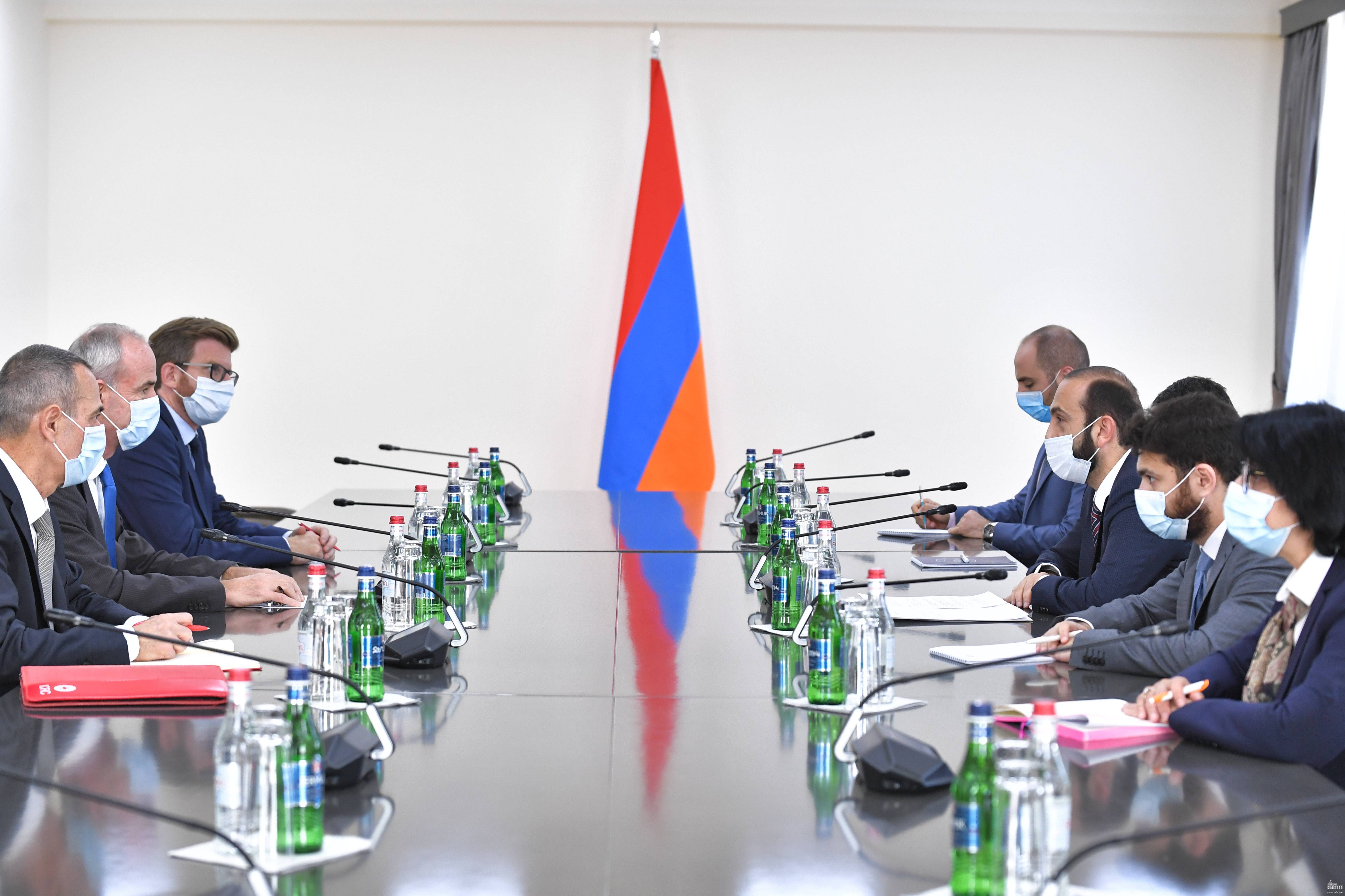 Глава МИД Армении обсудил с МККК вопрос армянских пленных в Азербайджане