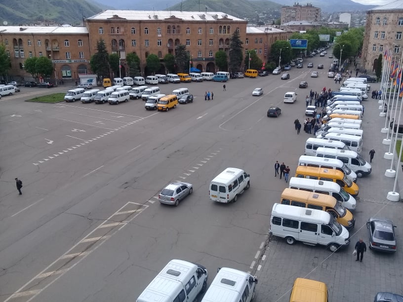 В третьем городе Армении бастуют водители общественного транспорта
