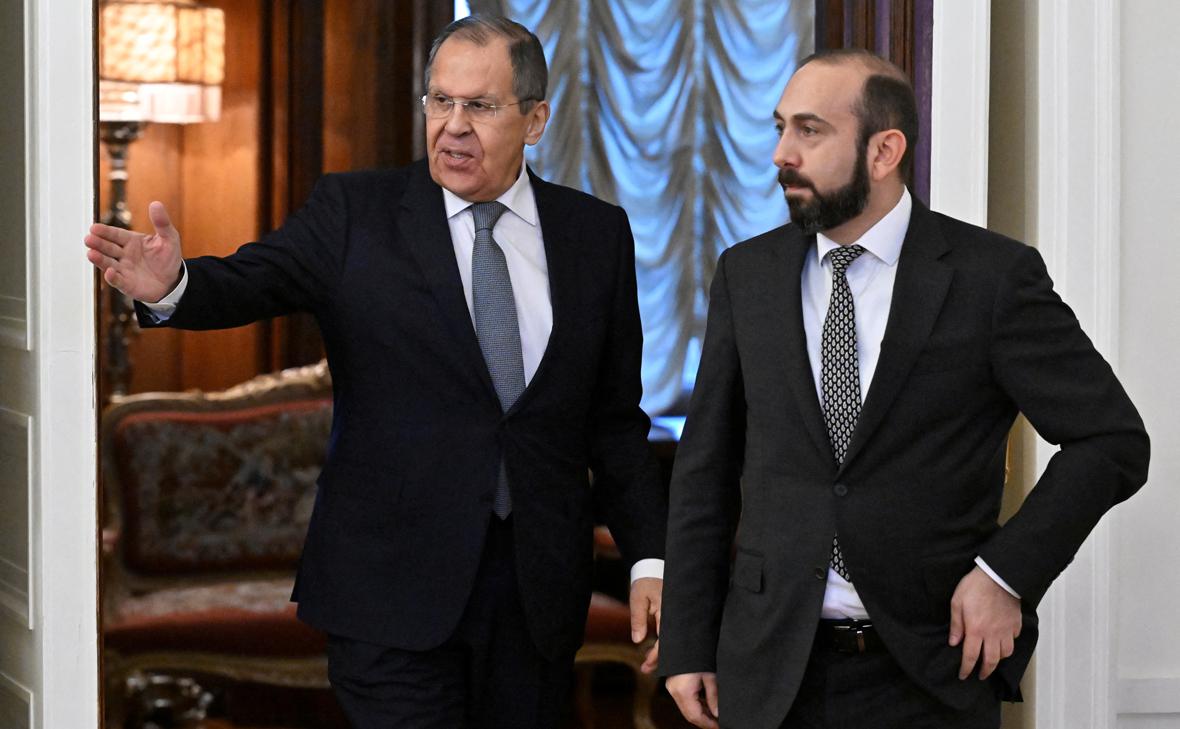 Арарат Мирзоян призвал Сергея Лаврова не вмешиваться во внутренние дела Армении 