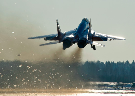 Летчики российской авиабазы уничтожили аэродром условного противника