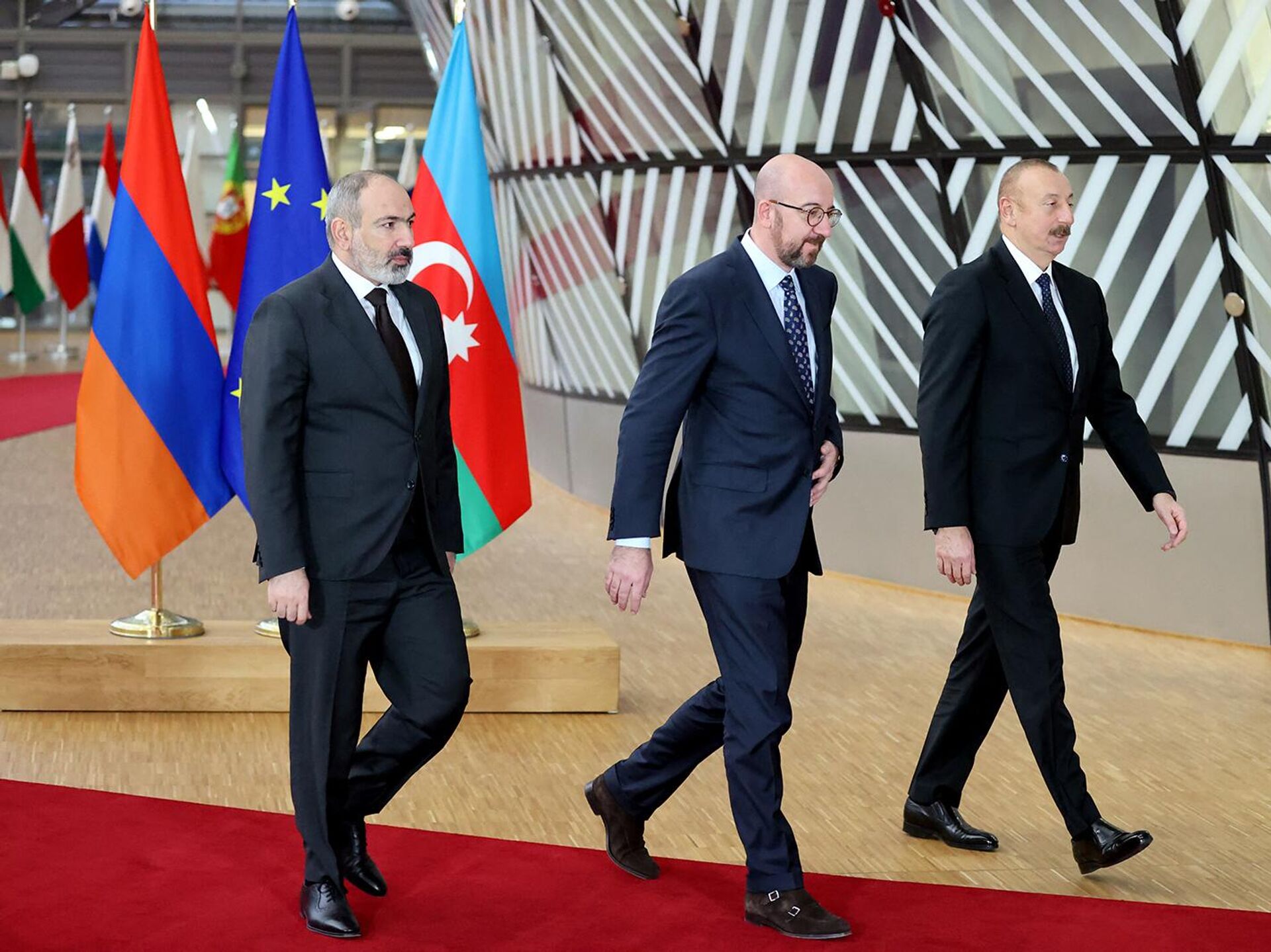 Глава Евросовета заявил об ощутимом прогрессе по итогам встречи с Алиевым и Пашиняном