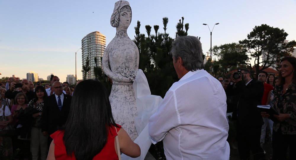 Ուրուգվայի Մալդոնադո քաղաքում բացվել է Հայաստանի հրապարակ, տեղադրվել՝ հայ կնոջը քանդակ