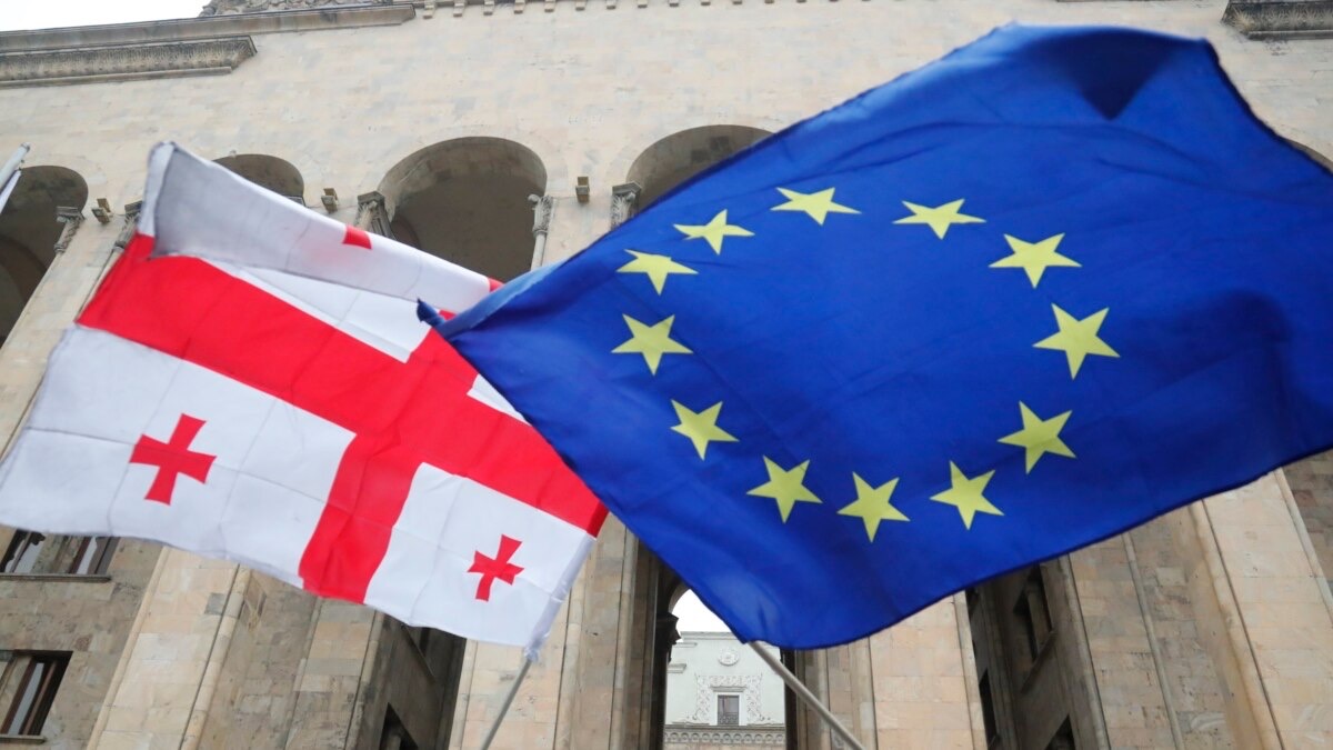 Грузия введет штраф за повреждение флагов ЕС и стран-партнеров