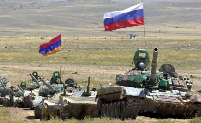 Российская военная база в Армении пополняется выпускниками военных вузов