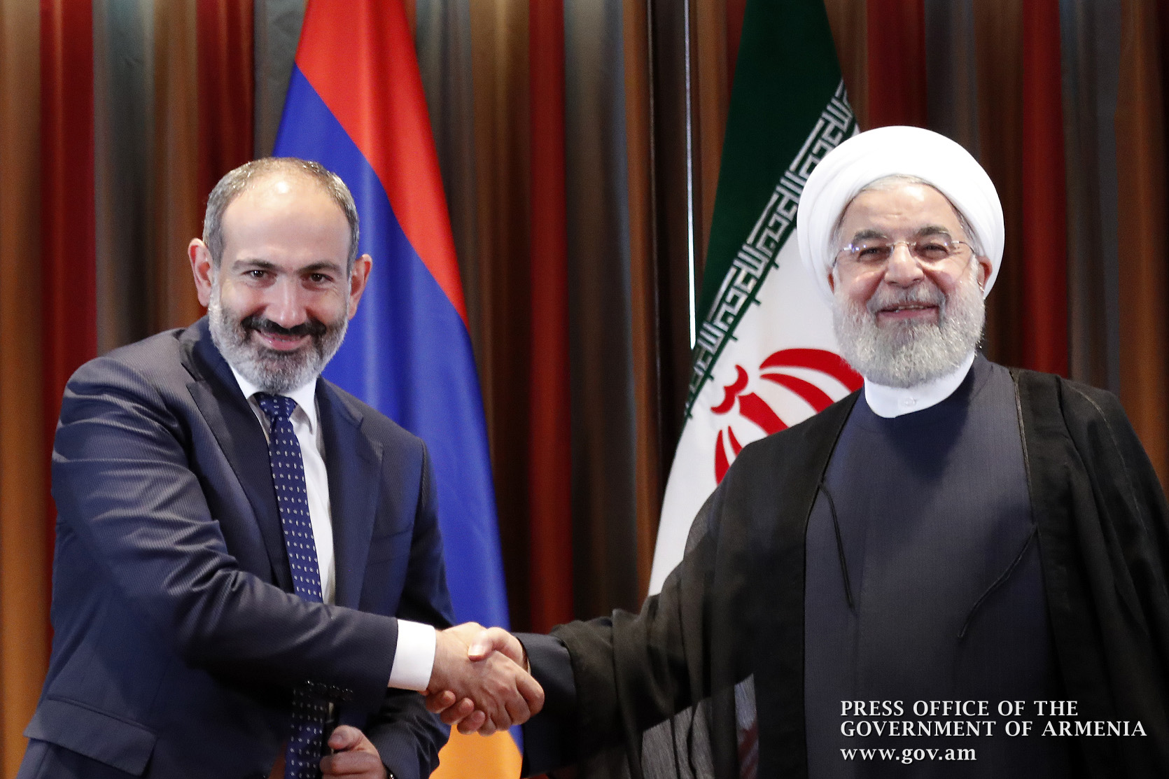 Никол Пашинян провел телефонный разговор с президентом Ирана Хасаном Рухани