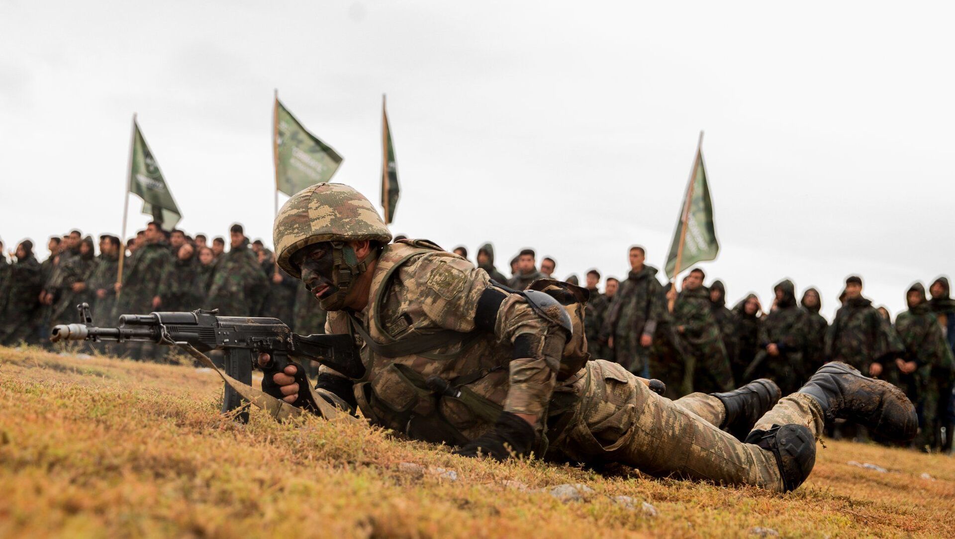 Сухопутные войска Азербайджана провели тактические учения с боевой стрельбой