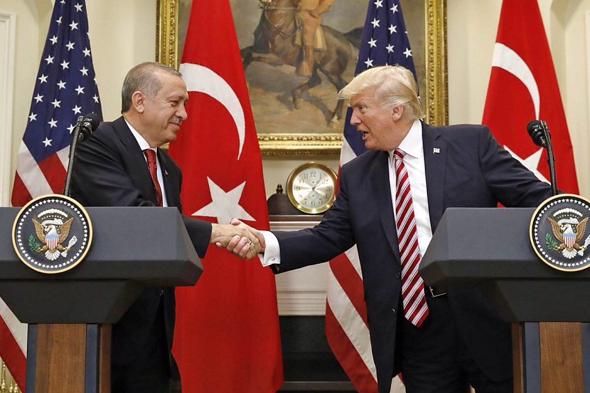 Американские сенаторы призывают Анкару извиниться за инцидент у турецкого посольства