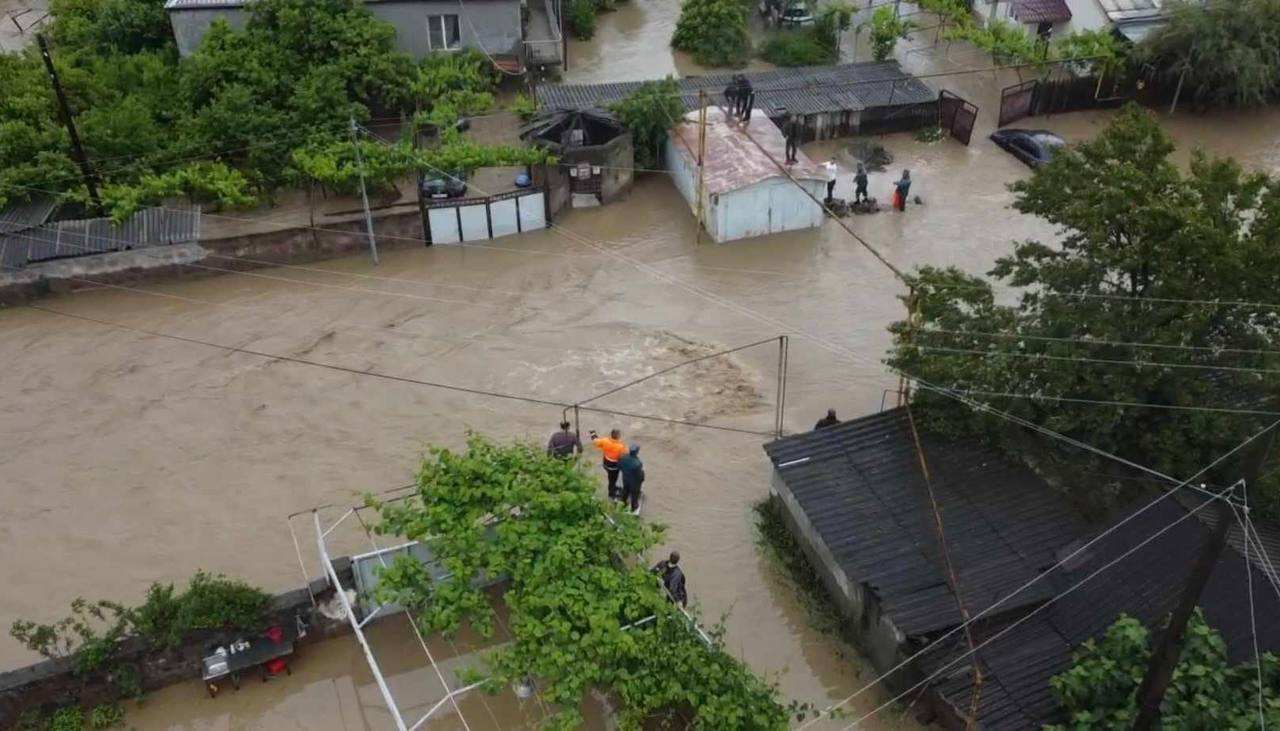 Семьи, пострадавшие от наводнения в областях Армении, получат социальную помощь
