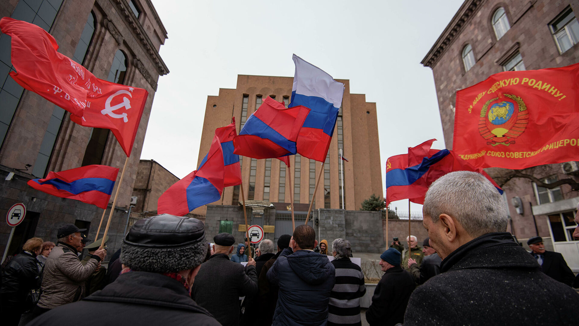 Акция в поддержку России в Ереване и проплаченные грантоеды Запада