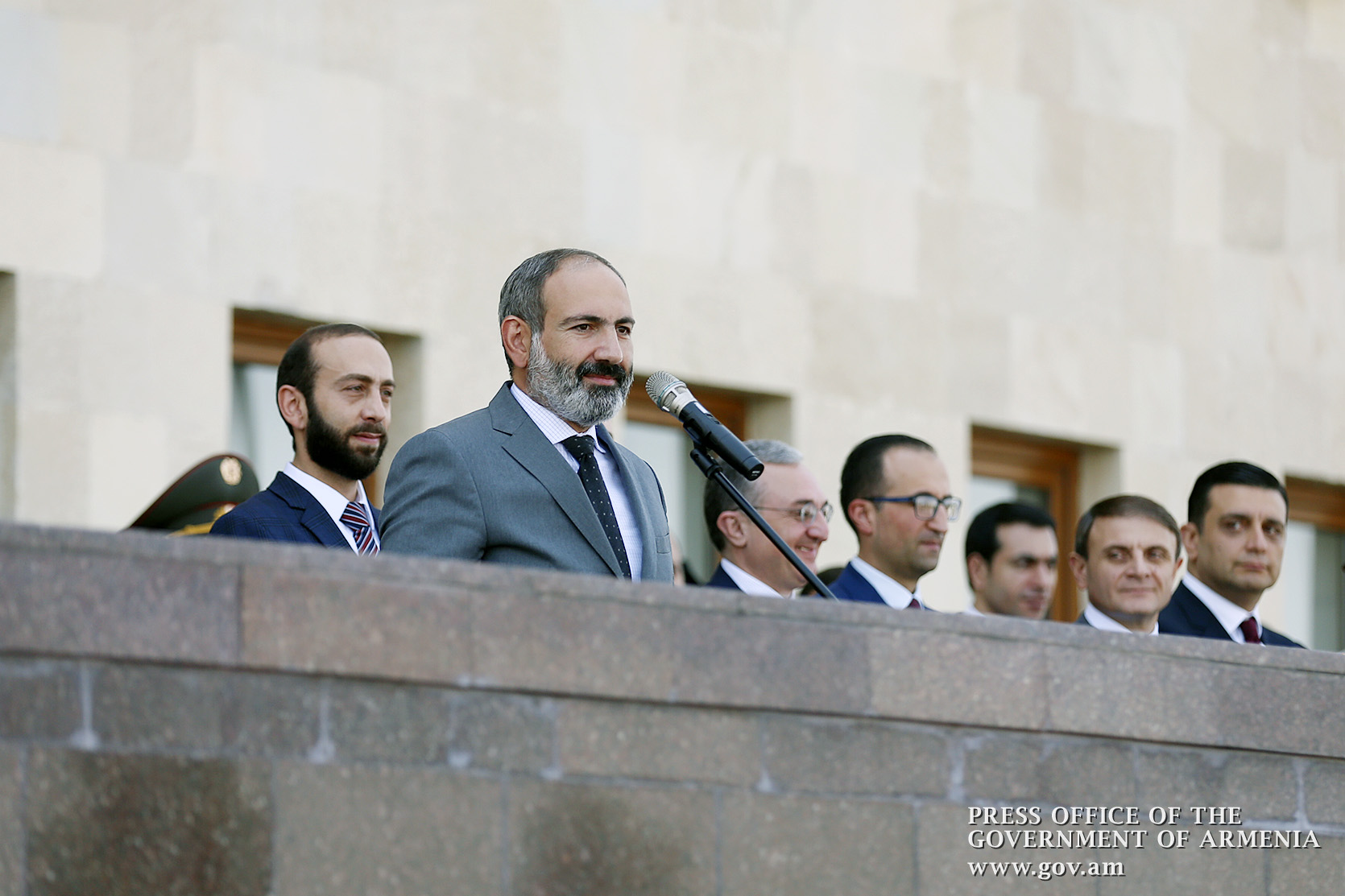Пашинян: Никто, ни изнутри, ни снаружи, не может отнять победу из рук армянского народа