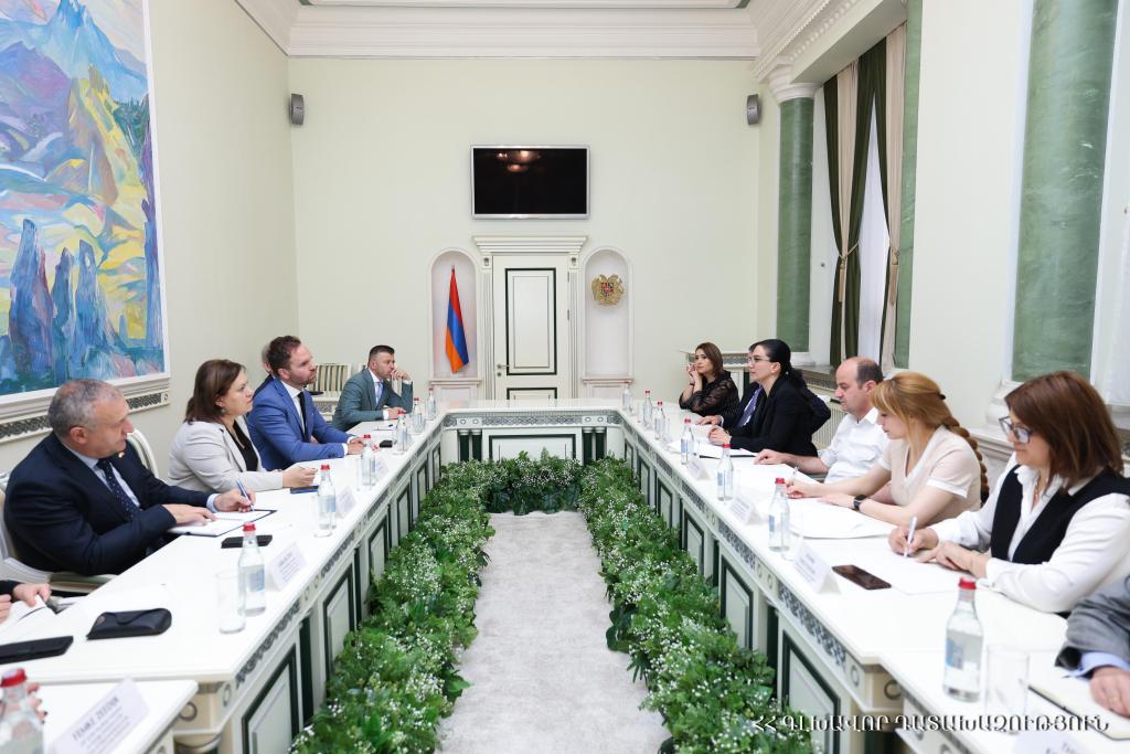 Какие вопросы обсудила генпрокурор Армении с депутатами парламента Нидерландов?