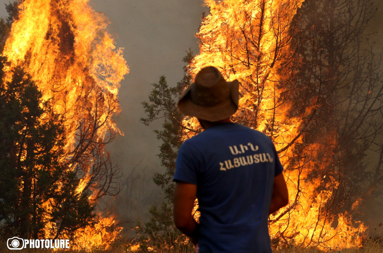 Հրդեհ «Խոսրովի անտառ» պետական արգելոցի տարածքում՝ այրվում է մոտ 5000 քմ խոտածածկույթ