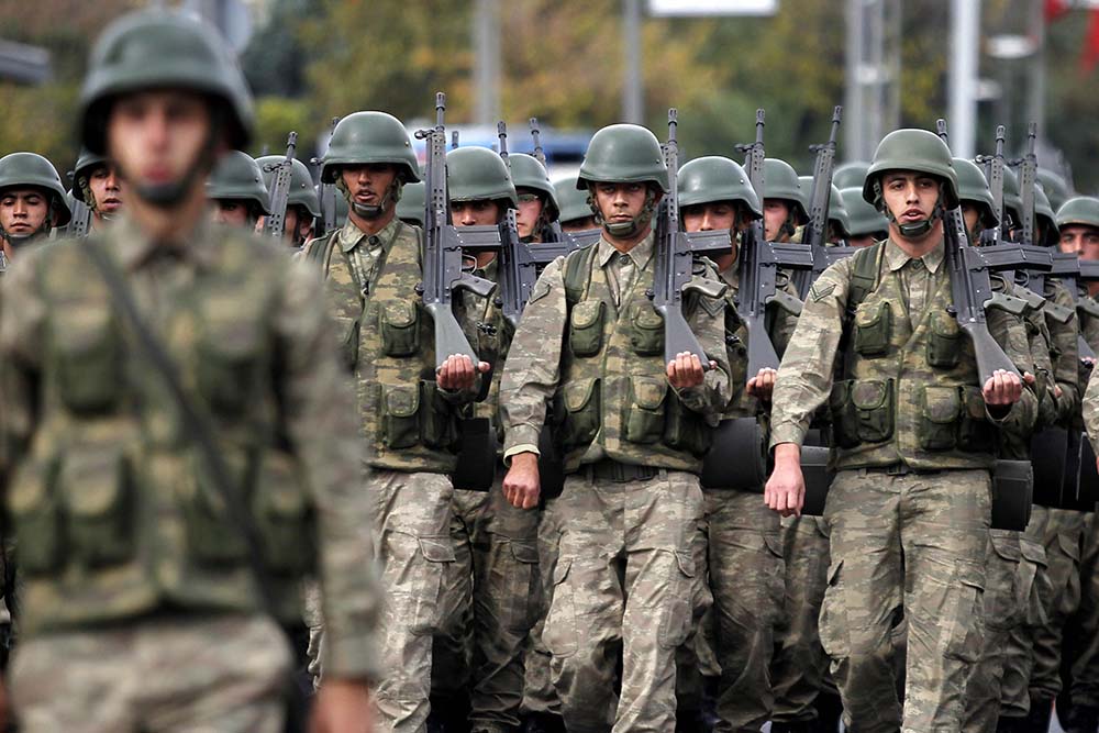 Турецкая армия планирует набрать примерно 2400 новых офицеров и прапорщиков