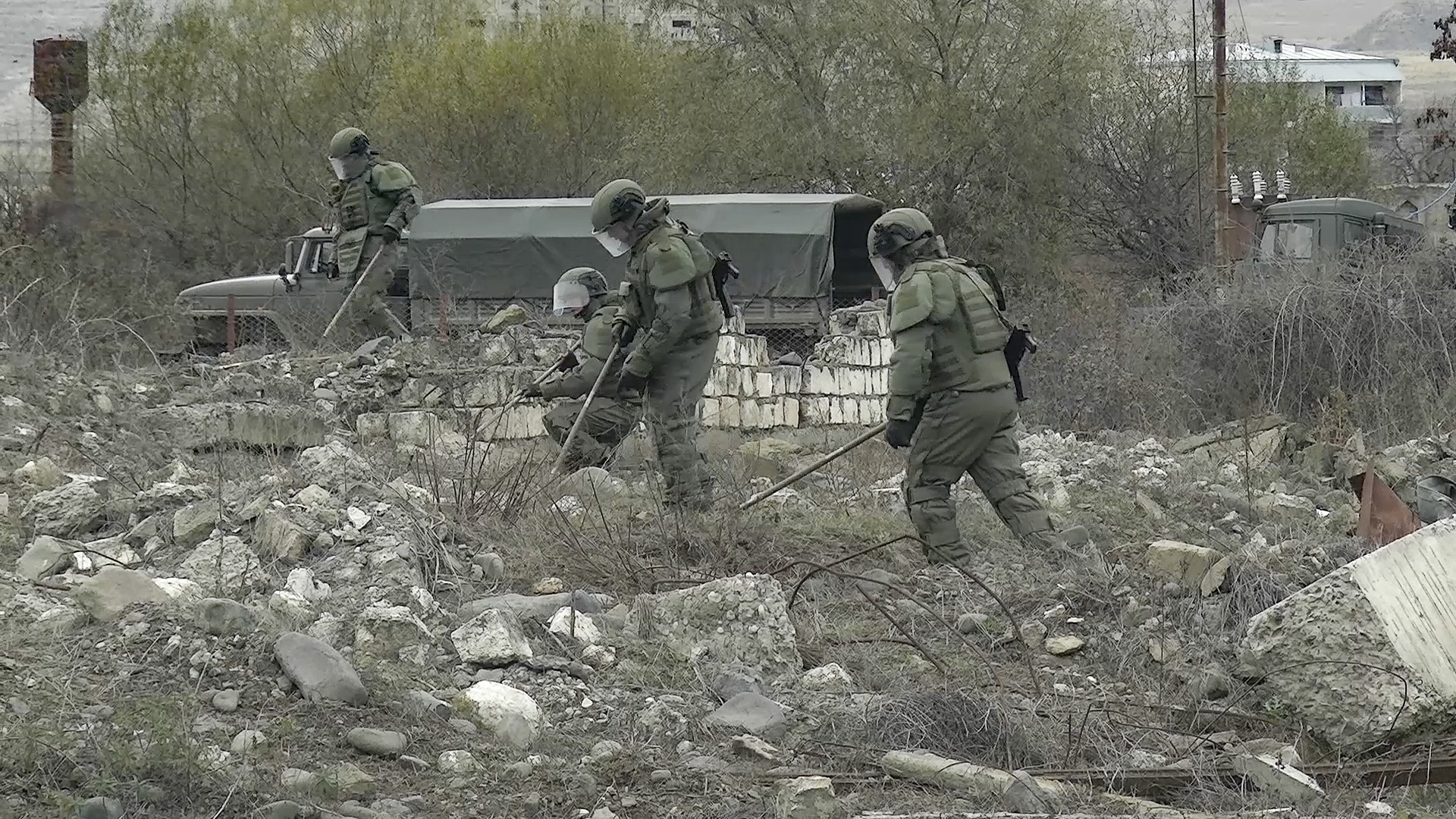 Российские военнослужащие разминировали почти 50 га местности в Карабахе