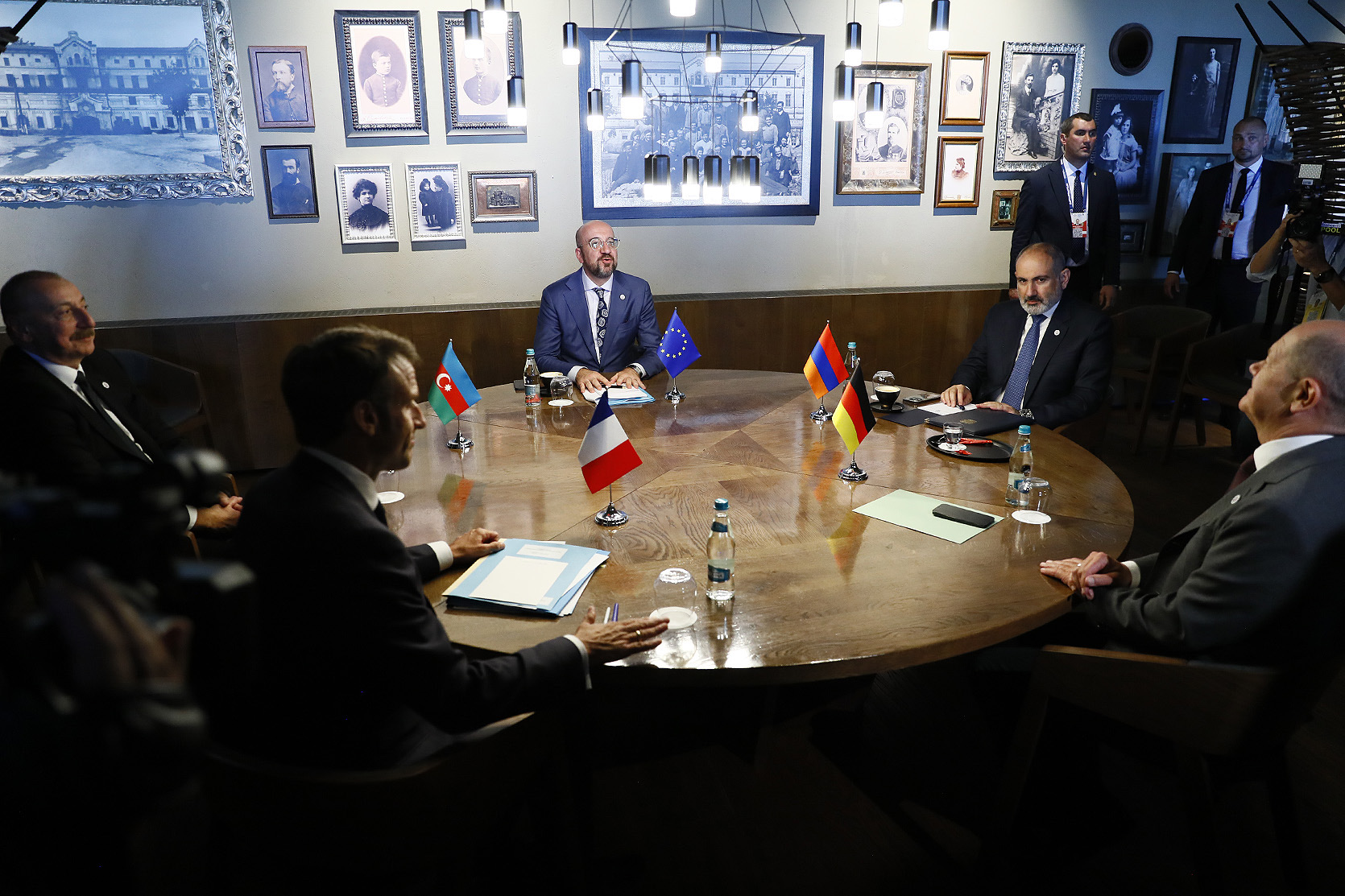 Пашинян и Алиев обсудили мирное соглашение,Карабах, коммуникации и делимитацию границы