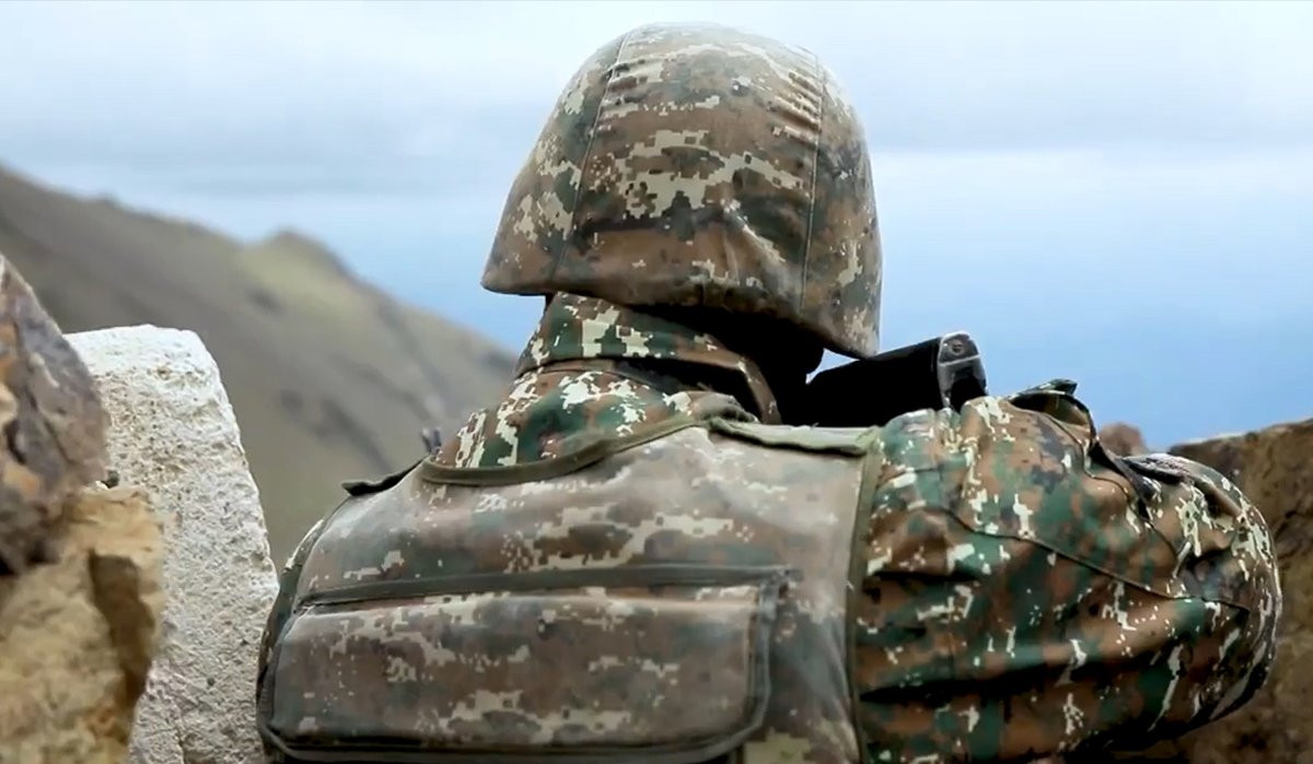 ВС Азербайджана открыли огонь по армянским позициям, расположенным в районе Верин Шоржа