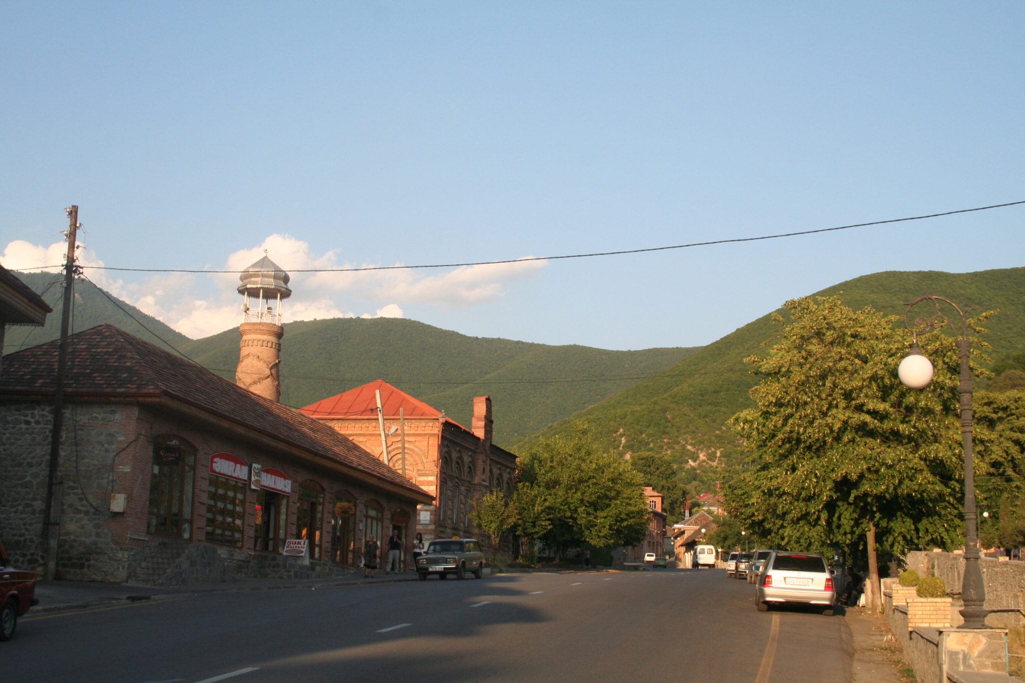 Ադրբեջանցին մտել է Սյունիքի մարզի գյուղերից մեկ ու կրակել հայ աղջկա ոտքին․ ArmLur.am