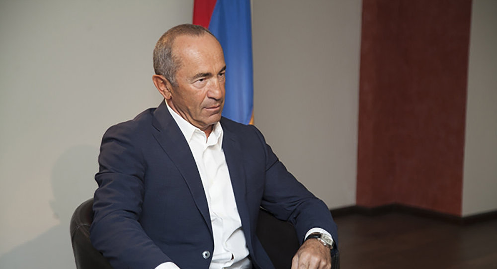 Роберт Кочарян следит за политической ситуацией в Армении, но в ней не участвует