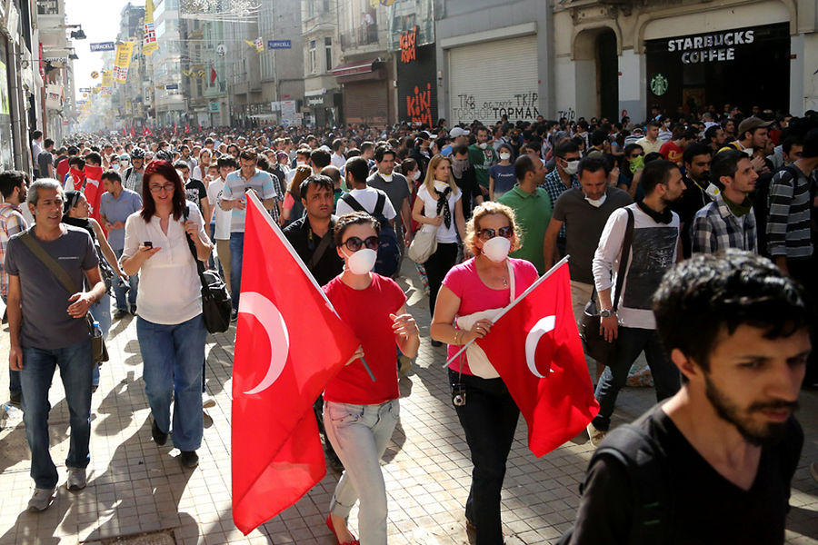 Турецкая оппозиция призывает выйти на улицы в связи с приговором депутату