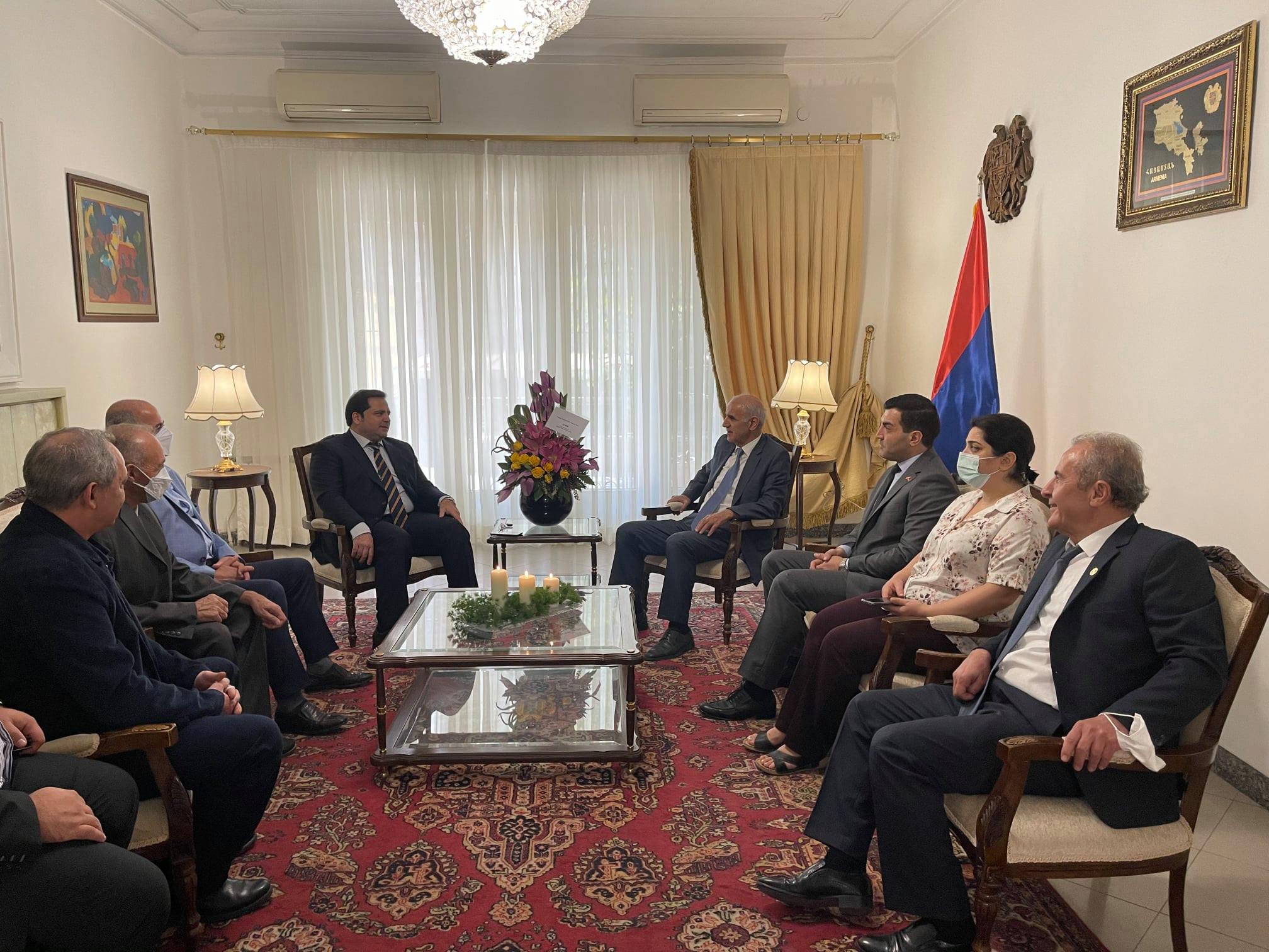 Президент ТПП Иран-Армения посетил армянское посольство в Тегеране
