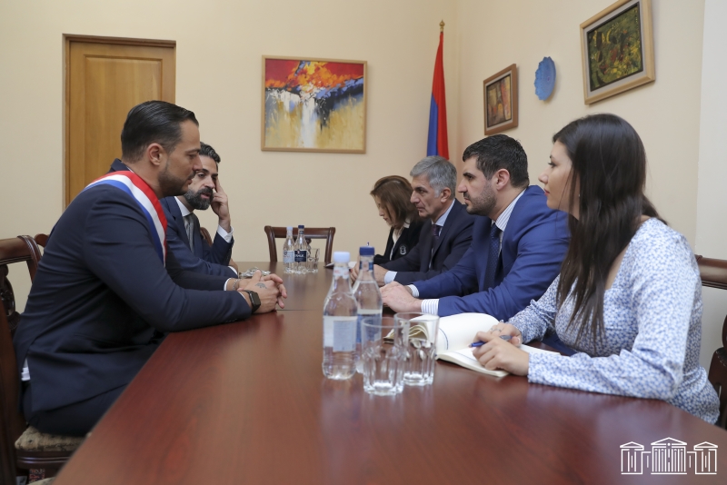 Ֆրանսիան Հայաստանի համար ունի անկյունաքարային դերակատարում. Եղոյանը՝ Սեբաստիեն Դըլոգյուին