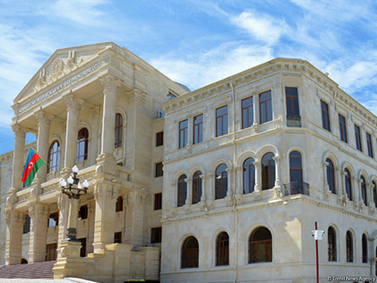 В Азербайджане возбуждены уголовные дела в отношении чиновников