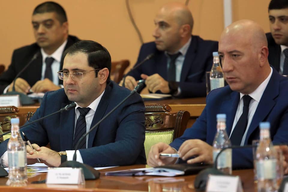 Глава МО опроверг информацию о скоплении азербайджанских войск у границы Армении
