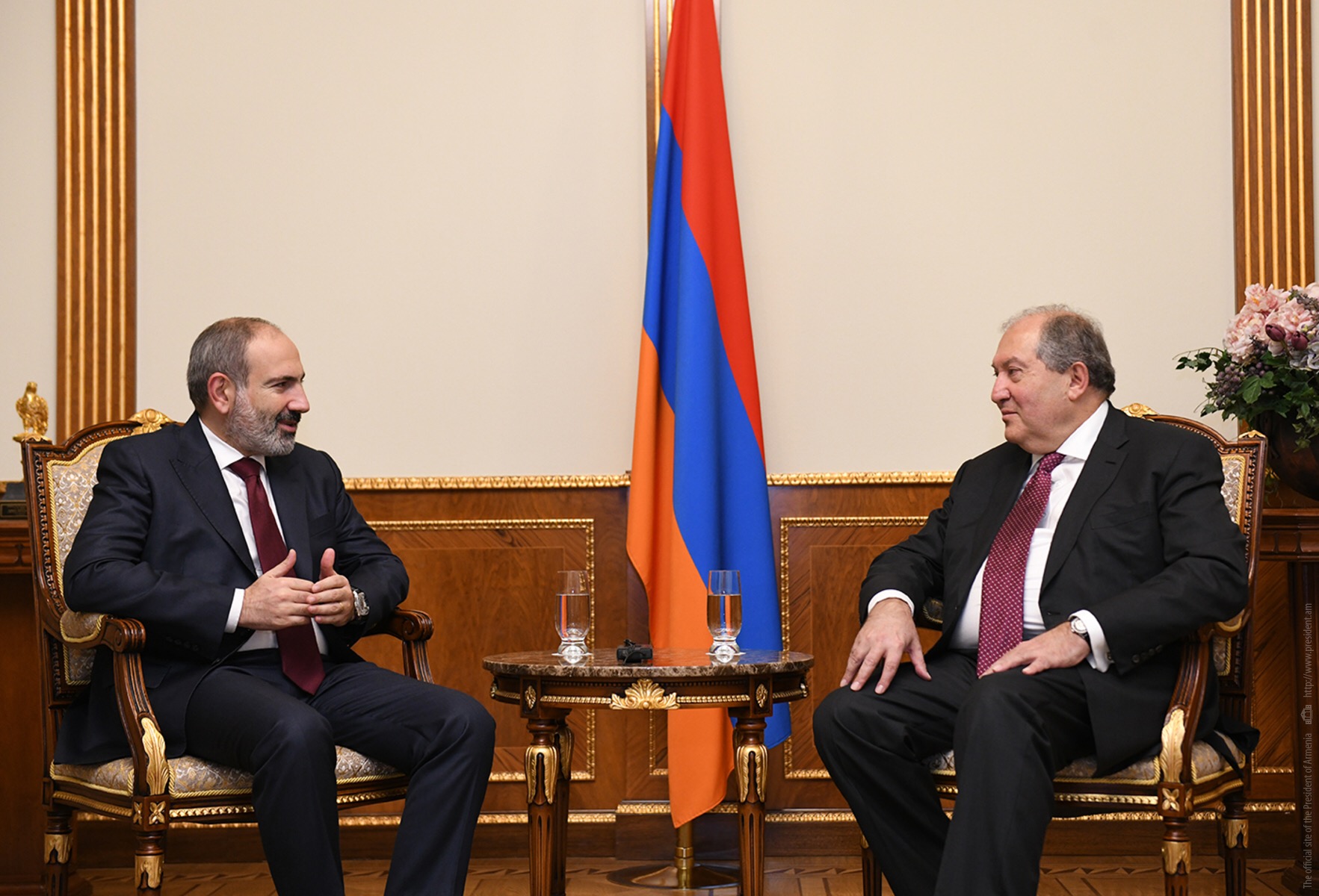 Президент Армении призвал власти руководствоваться интересами нации в вопросе Арцаха